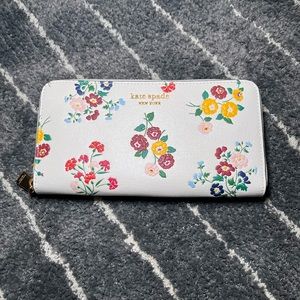 NWOT Kate Spade Floral Zipper Wallet